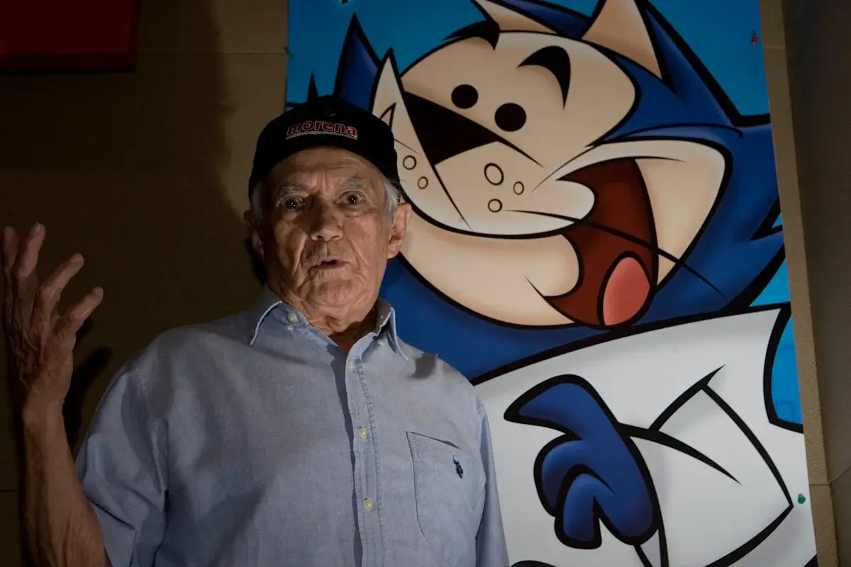 Jorge Arvizu with members of the Don Gato y su pandilla movie voice cast